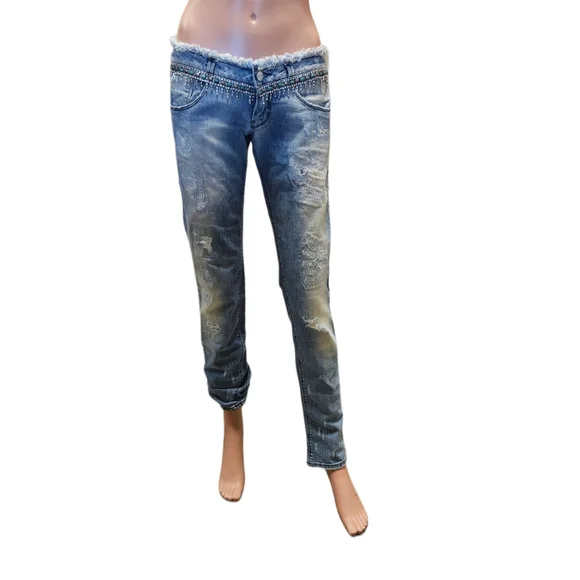 Met Crystal embellishments jeans